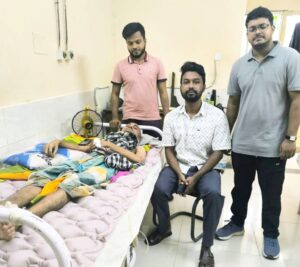 সড়ক দুর্ঘটনায় আহত বায়েজিদ থানা ছাত্রদল নেতার পাশে চমেক ছাত্রদল